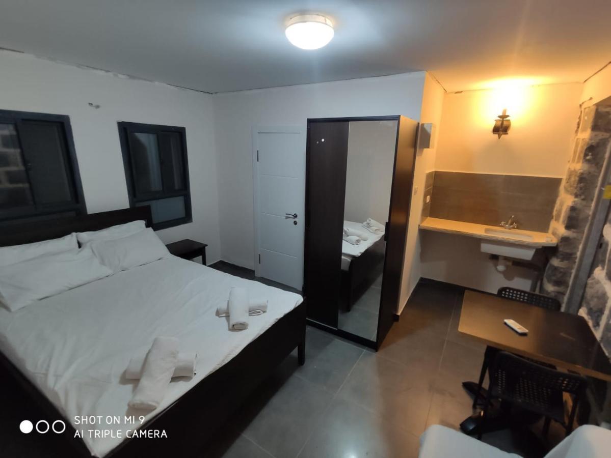 Ahva 17 Hotel Тиберия Екстериор снимка