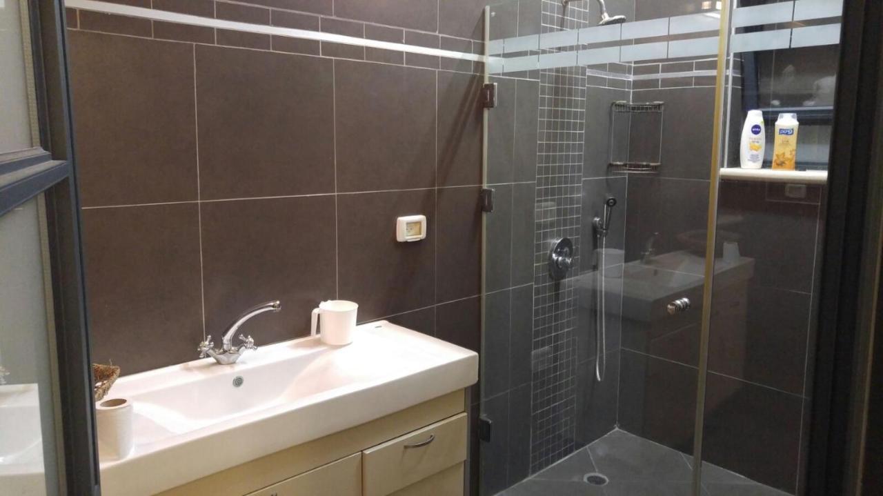 Ahva 17 Hotel Тиберия Екстериор снимка