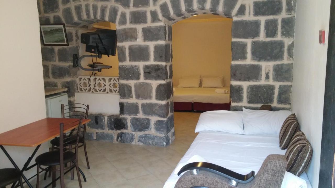 Ahva 17 Hotel Тиберия Екстериор снимка